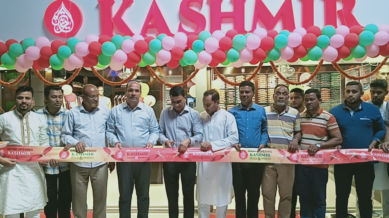 রাউজানে কাশ্মীর পাঞ্জাবি এন্ড শেরওয়ানি শো রুমের আনুষ্ঠানিক যাত্রা