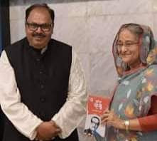 প্রাথমিক ও গণশিক্ষা প্রতিমন্ত্রী  নৌকা থেকে ছিটকে পড়লেন