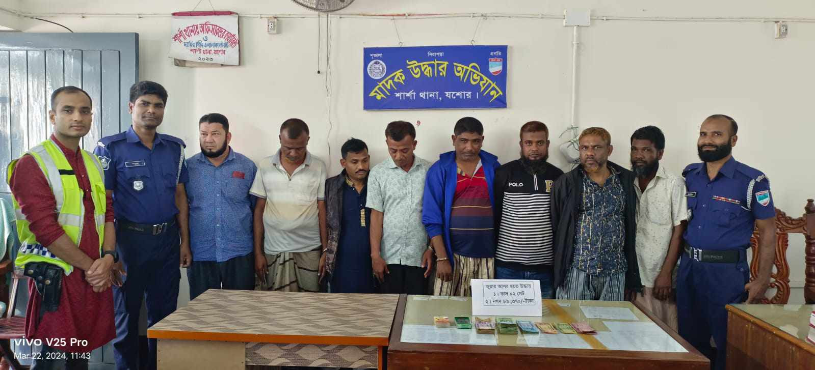 শার্শায় জুয়ার আসর থেকে নগদ টাকাসহ ৮ জুয়াড়ি গ্রেফতার